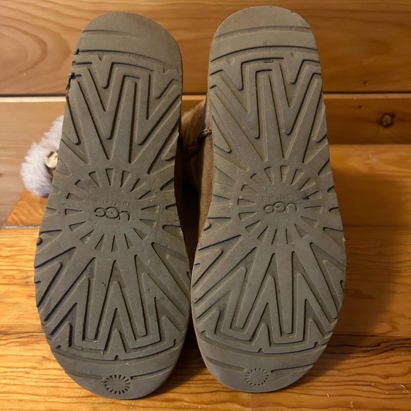 UGG Bailey 3 Button size 8 - Picture 4 of 11